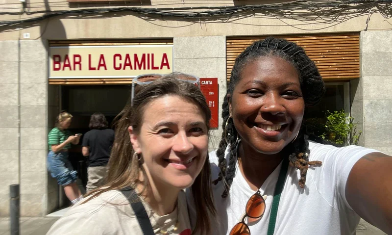 Alicia Johnson and friend in Barcelona