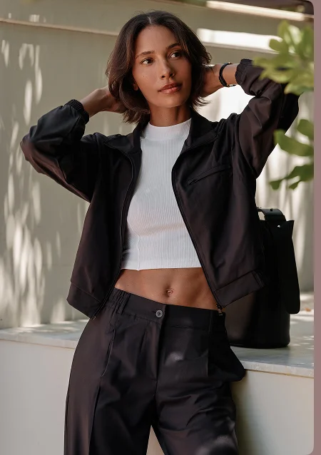 Midtown Cropped Jacket in Black