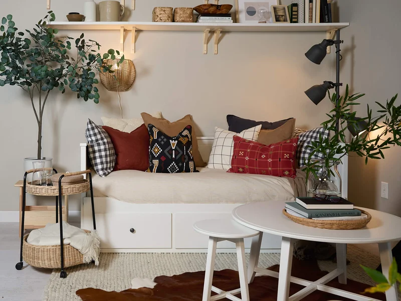Cozy daybed for fall holidays