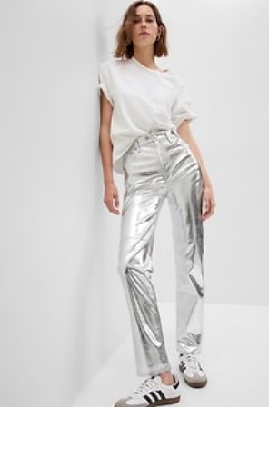 Display images to show real-time content