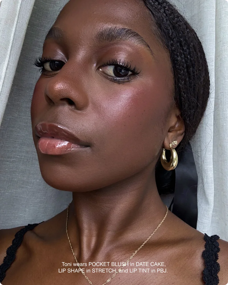 Toni wears POCKET BLUSH in DATE CAKE, LIP SHAPE in STRETCH, and LIP TINT in PBJ