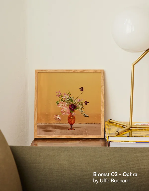Blomst 02 - Ochra by Uffe Buchard