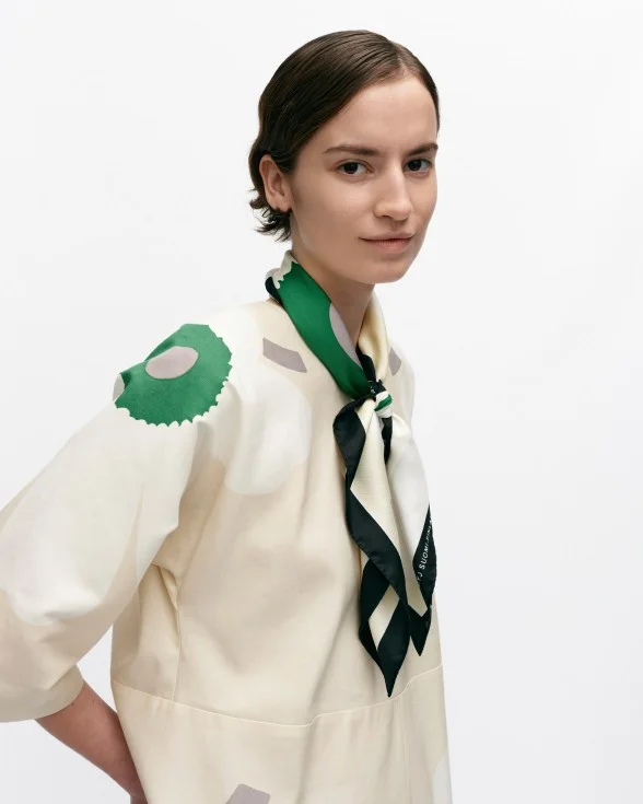 Lauhtua unikko silk scarf