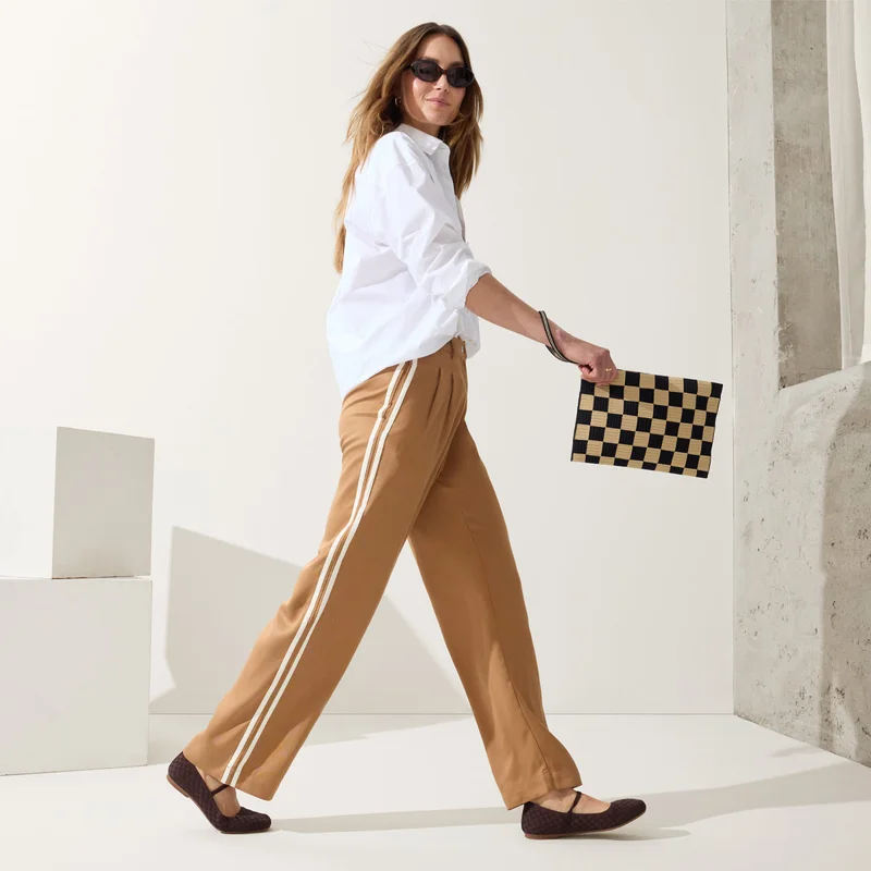 The 4-1-1. ✔️Slim straps. ✔️Exaggerated square toes. ✔️Best-selling basketweave stitch.