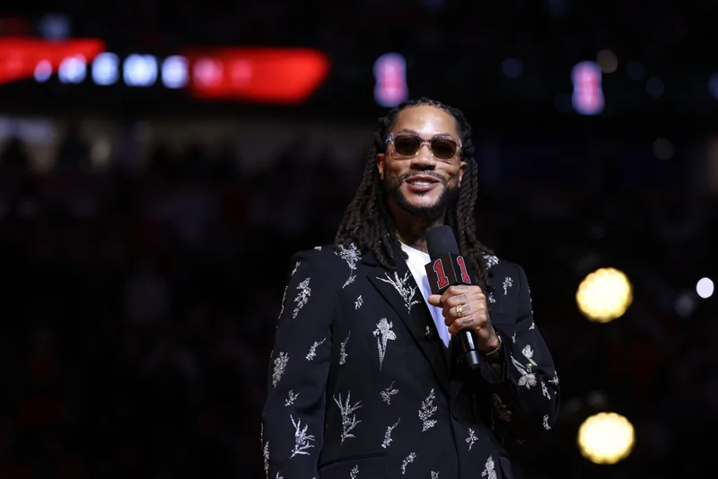 Watch Chicago legend Derrick Rose have Bulls jersey retired