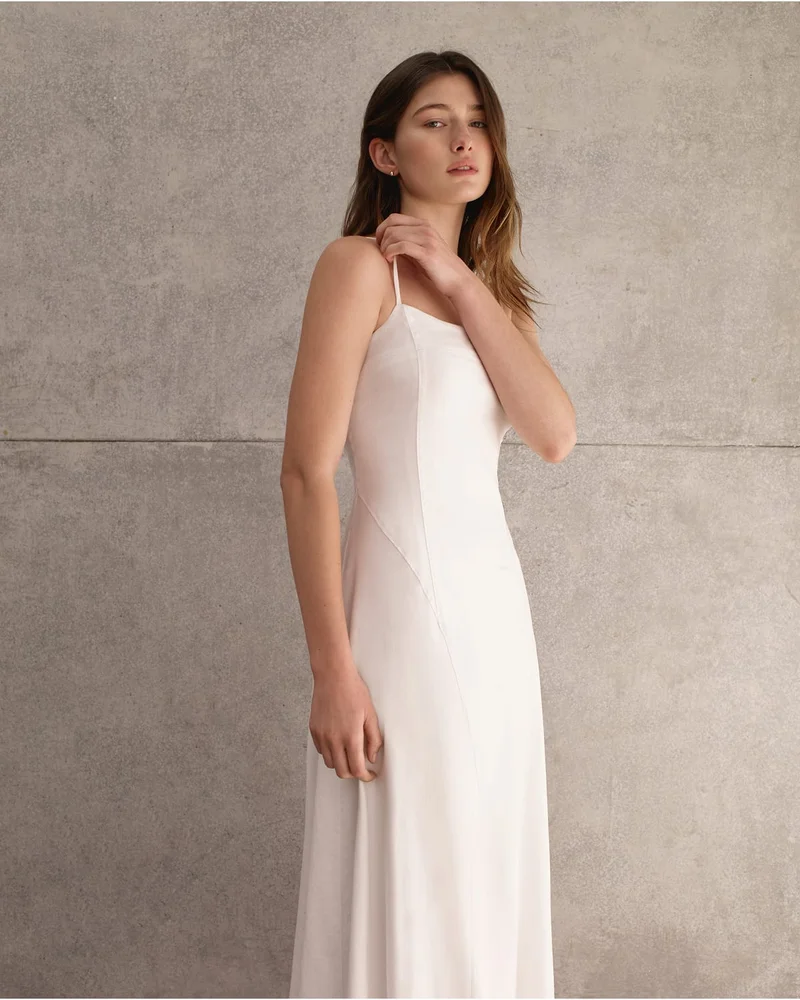 [Editorial Image]The Seamed Dress in Stretch Linen | White