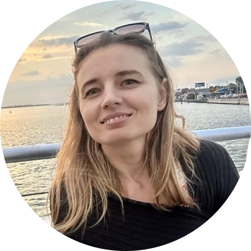 Julia's headshot