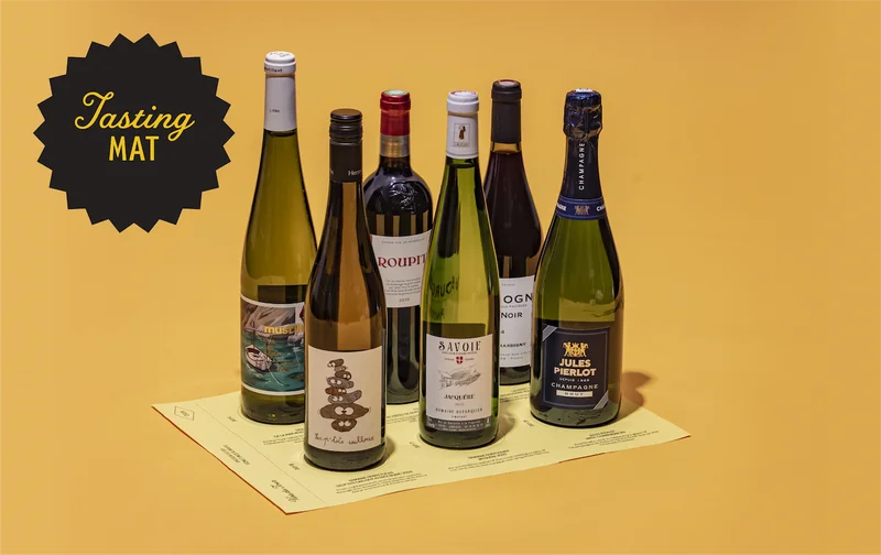 The six wines lined up on a custom-made Vins du Tour tasting mat, so you can follow the race one bottle at a time.