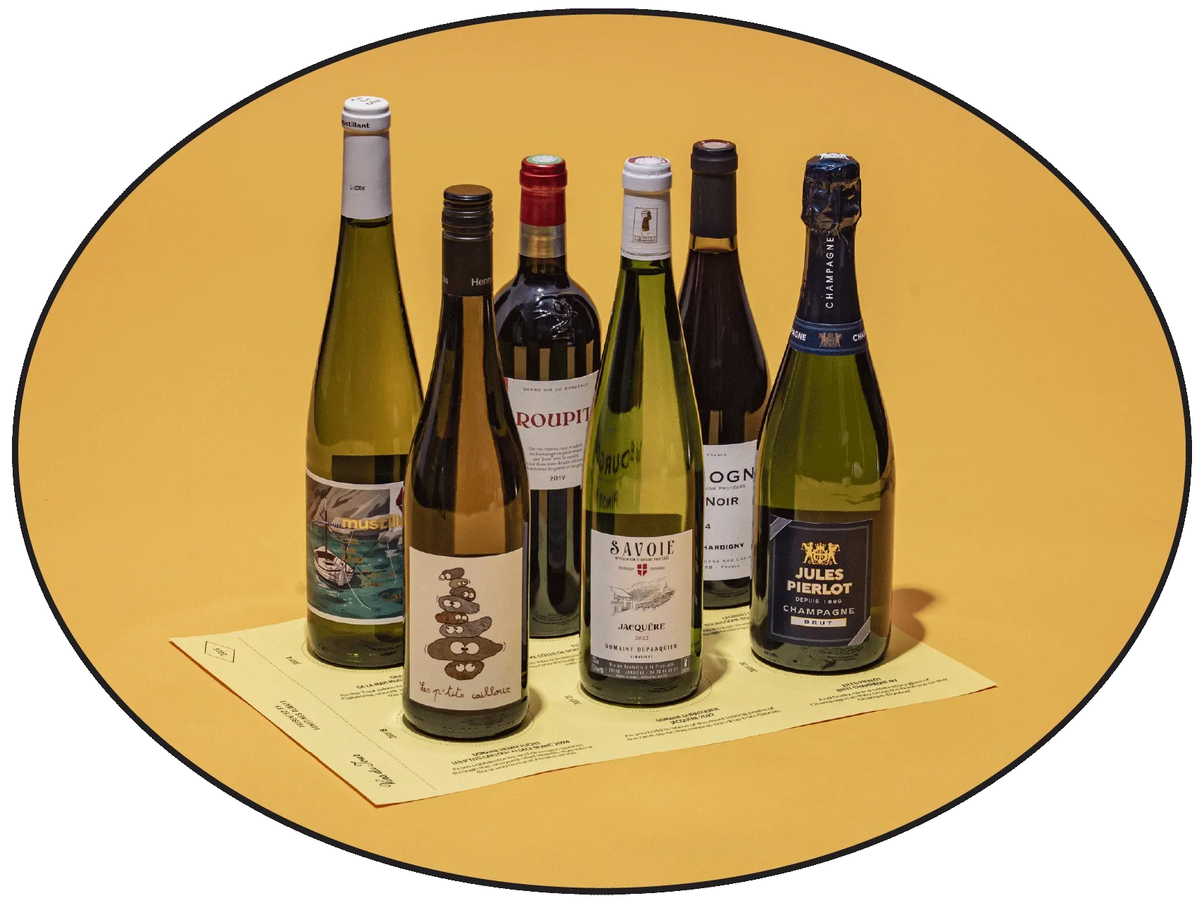 GIF showing all the bonus items in the pack, from a tasting mat to wine descriptions and a custom-made Tour de France map.