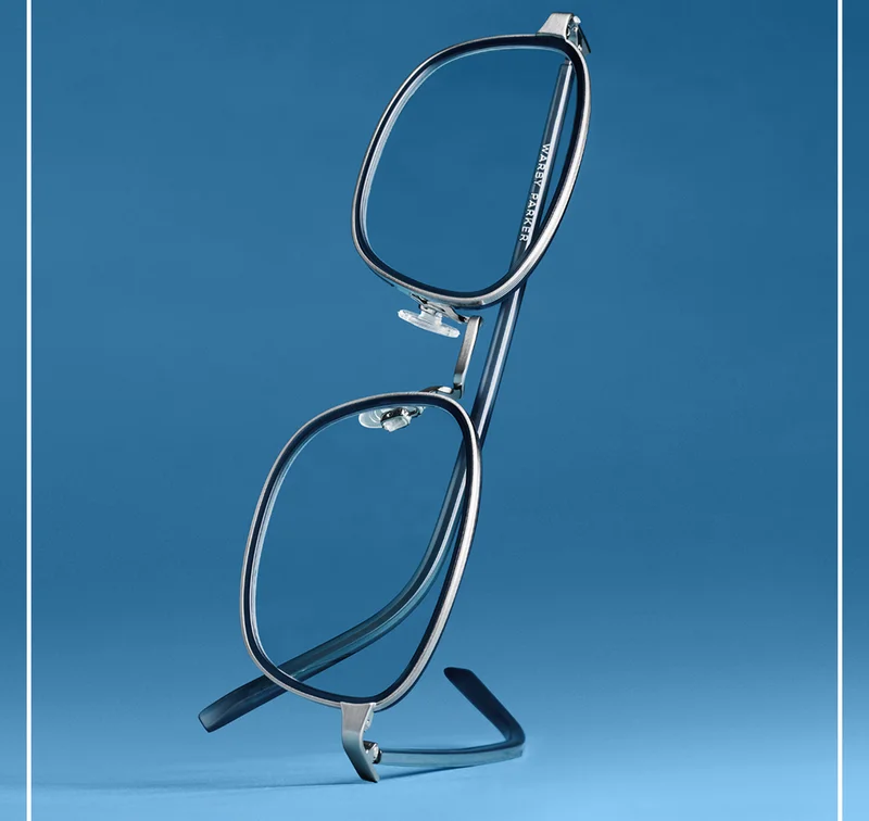An inlaid rim of acetate outlines