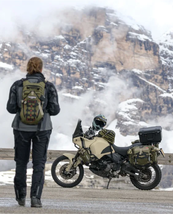 Photo of Peak Design Ambassador Leoonore with her motorcycle