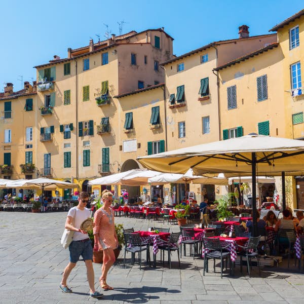 Tourists in a Tuscan town square