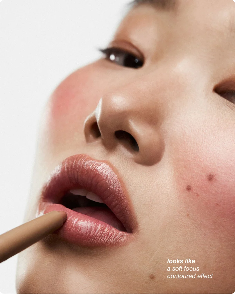 looks like: a soft-focus contoured effect