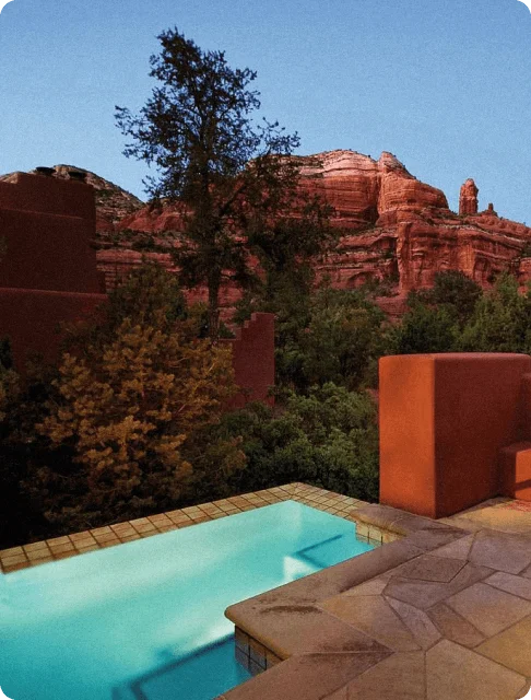 Image Description: An outdoor infinity pool with a view of Sedona’s iconic red rocks at the Enchantment Resort