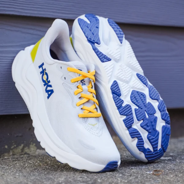 HOKA Arahi 8