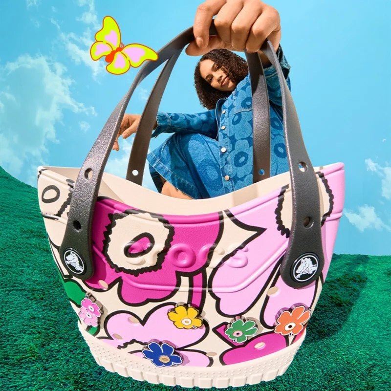 Win a tote bag and Jibbitz™ 5-pack!