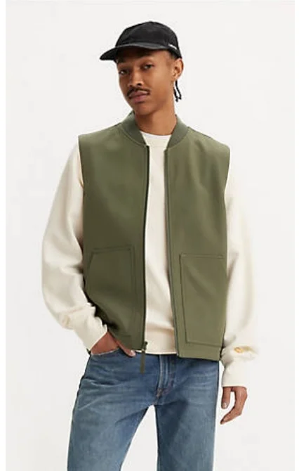 SHOP TOPS & OUTERWEAR