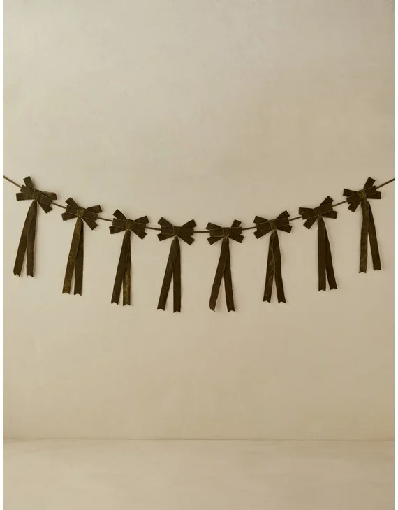 Mauree Velvet Garland-Olive