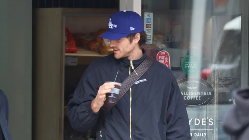 Los Angeles, CA - EXCLUSIVE - Actor Jacob Elordi was spotted on a stylish casual outing, enjoying a coffee break at Beverly Glen Center in Los Angeles, keeping it relaxed yet trendy.Pictured: Jacob Elordi