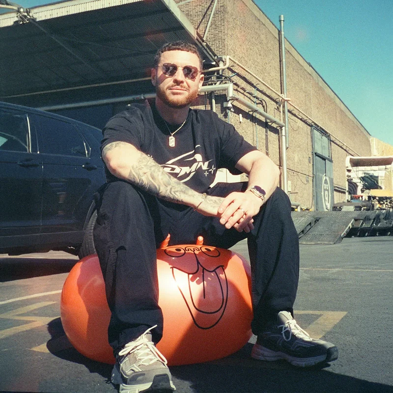 Photo of Behzinga in Shuriken T-Shirt