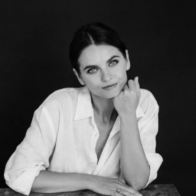 A black-and-white photo of Loop Senior Product Manager Cristina Chetrus looking at the camera.