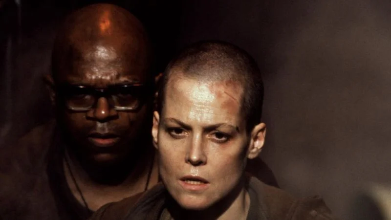 Sigourney Weaver and Charles S. Dutton in 'Alien 3'