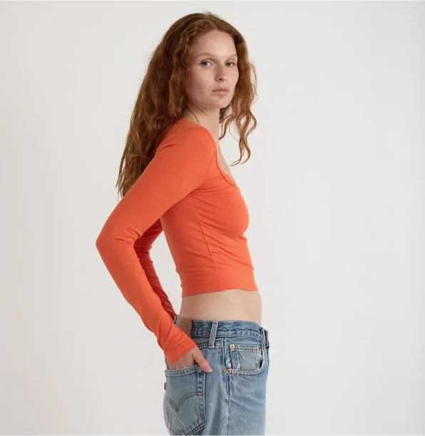 Everyday Scoop Neck Long Sleeve Tee