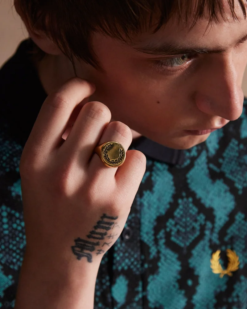 Laurel wreath signet ring