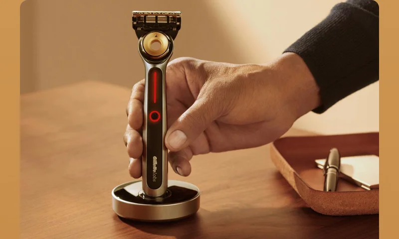 GilletteLabs Heated razor on magnetic charging dock