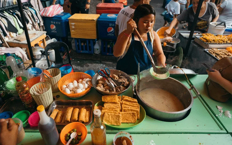 Vendors in Quiapo, Manila, sell a variety of street food such as fried tofu (tokwa), hotdogs, fried spring rolls (lumpia), and porridge or locally known as “lugaw.” Food trolleys are most popular before and after a hard day's work.