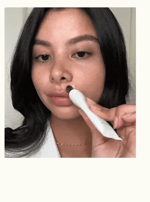 [GIF - Model] The Lip Flick