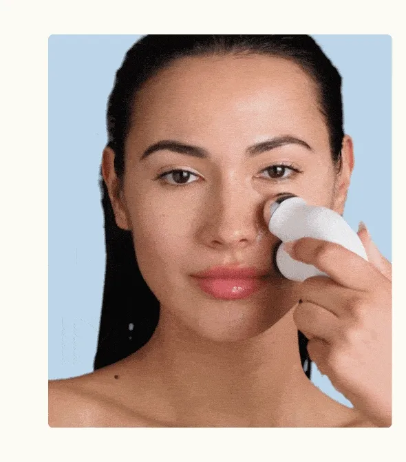 [GIF - Model] 5-Minute Facial-Lift®