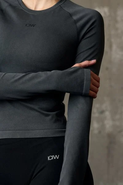 Image of Sculpt Seamless Ribbed LS Stone Wash Black