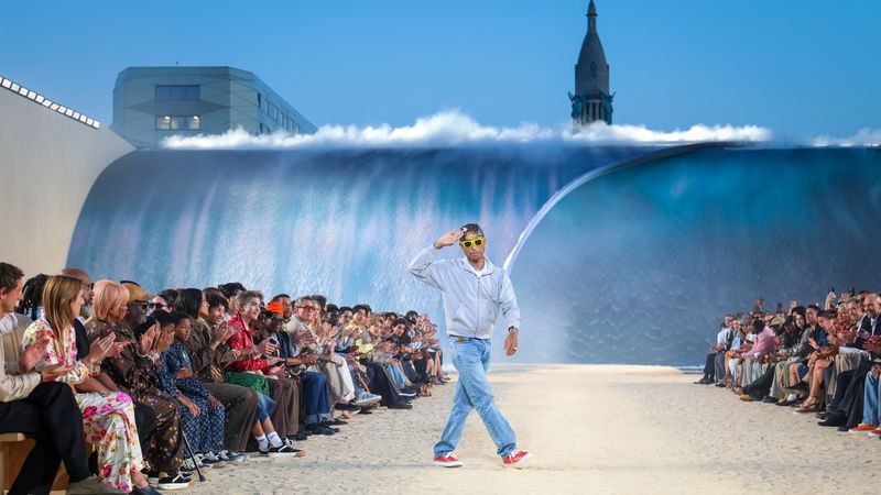 Image may contain: Pharrell Williams, Arsenio Rodríguez, Disiz, Gong Yoo, Clothing, Pants, Performer, and Person