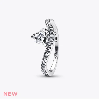Wavy Pavé Heart Ring