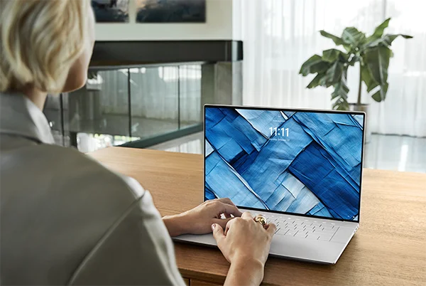Woman working in a XPS 16 9000 Series Notebook