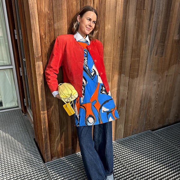 @katrineken wearing the Anemonet Eldfamn Marimini dress layered with jeans, a red jacket and white button down.