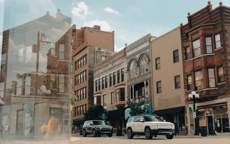 Rivian R1S