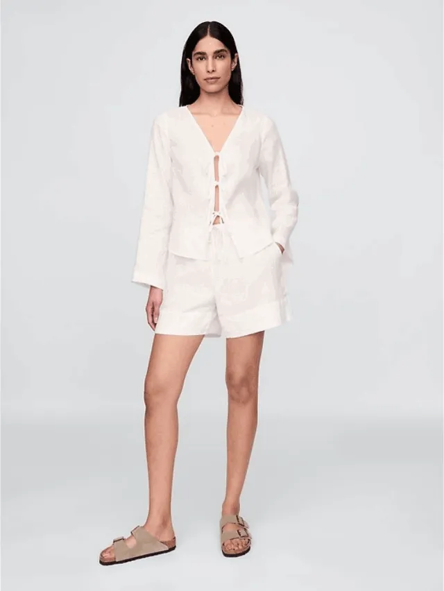 Display images to show real-time content