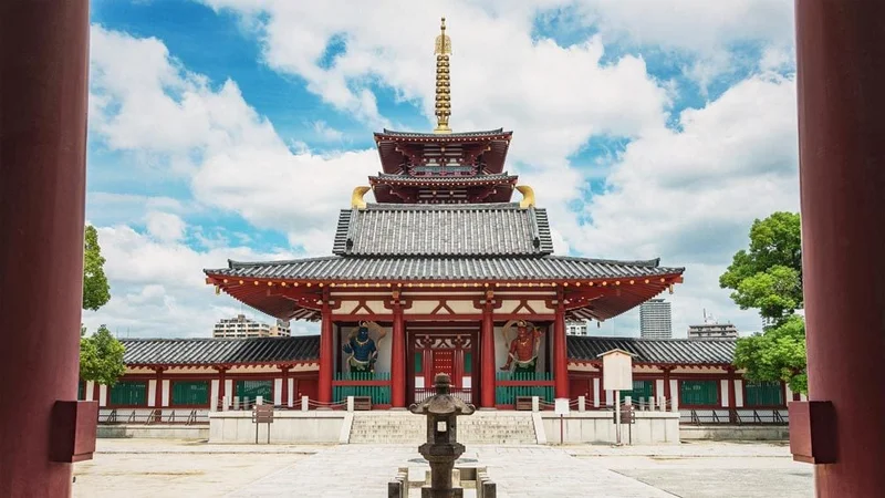 Image description: The Chumon gate and five‐storied pagoda of the Shitennoji temple, in Osaka.