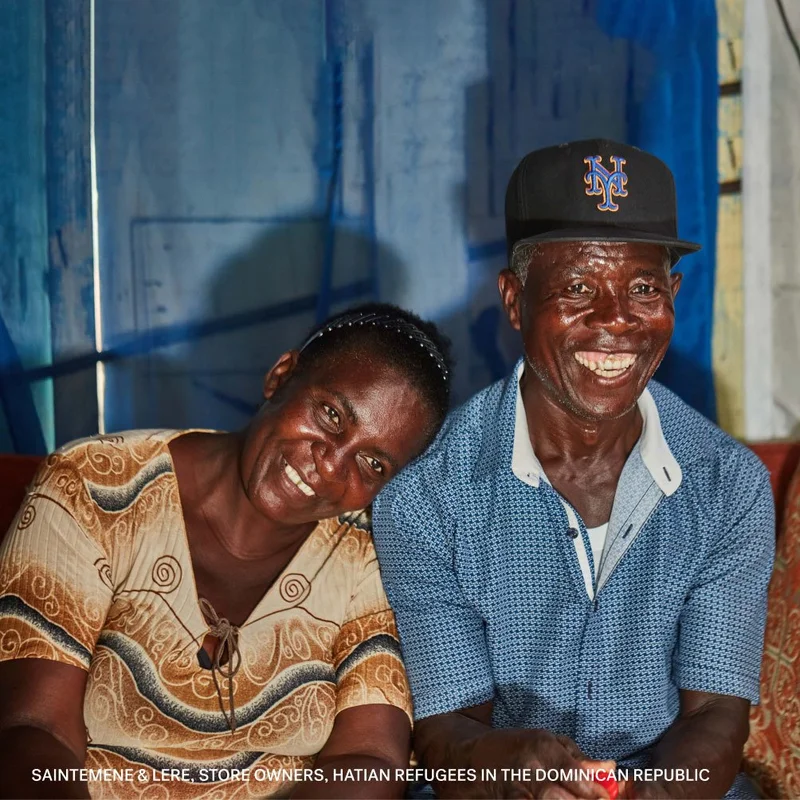 Image description: A man and a woman sitting next to each other and smiling.