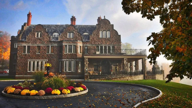 Image description: The Inn at Erlowest, Lake George, New York