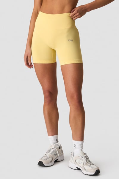Image of Define Seamless V-shape Midi Shorts W Fading Yellow