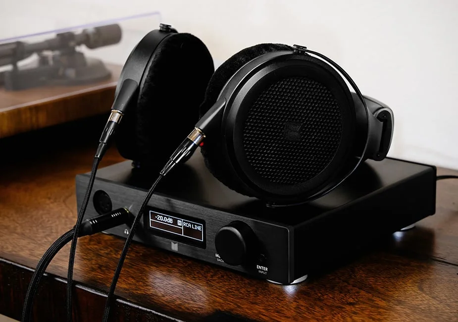 BALANCED & SINGLE‑ENDED HEADPHONE INPUT