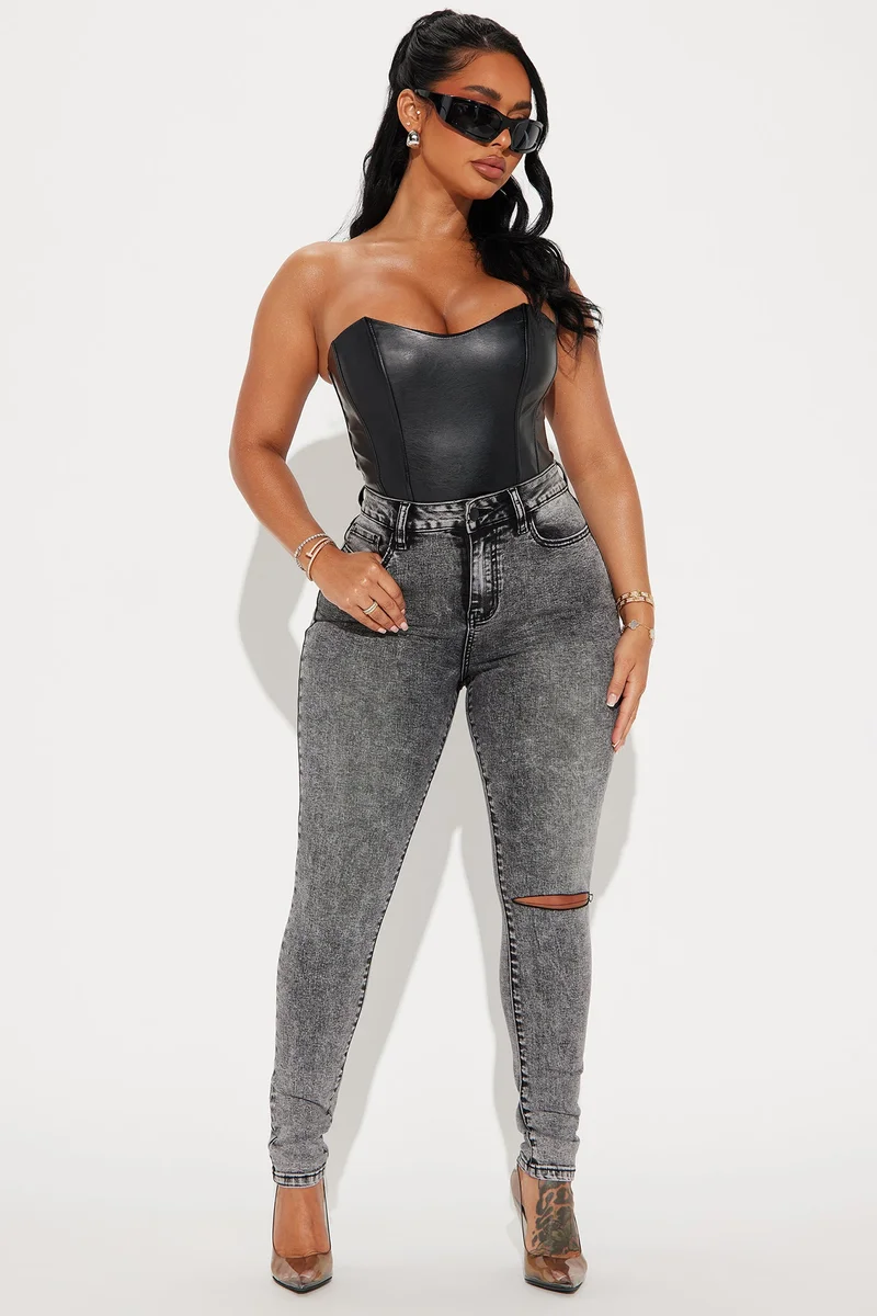 Image of Don't Rush Tinted Stretch Skinny Jeans - Acid Wash Black