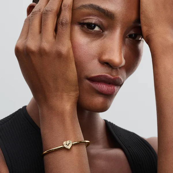 Radiating Heart Clasp Bangle