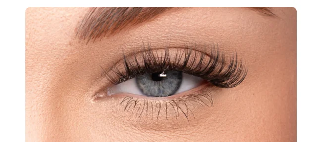 Close-up of an eye wearing Instant Lash Clusters with a seamless, extension-like finish.