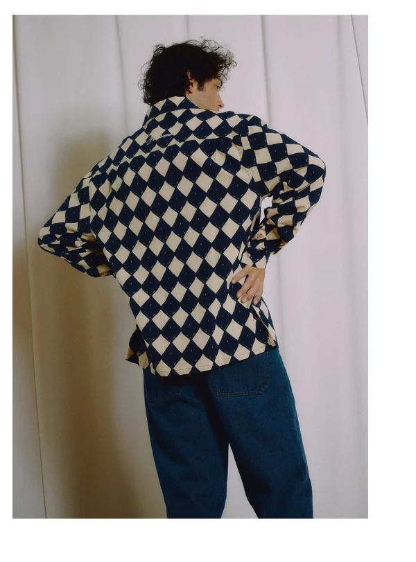 DIAMOND BUTTON DOWN