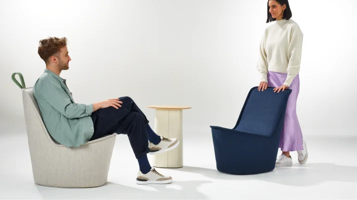 2 people interacting with Pippin chairs while in conversation.