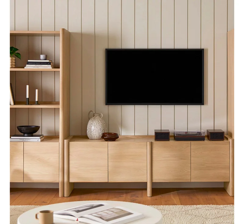These light woods and calming colors radiate peaceful vibes.